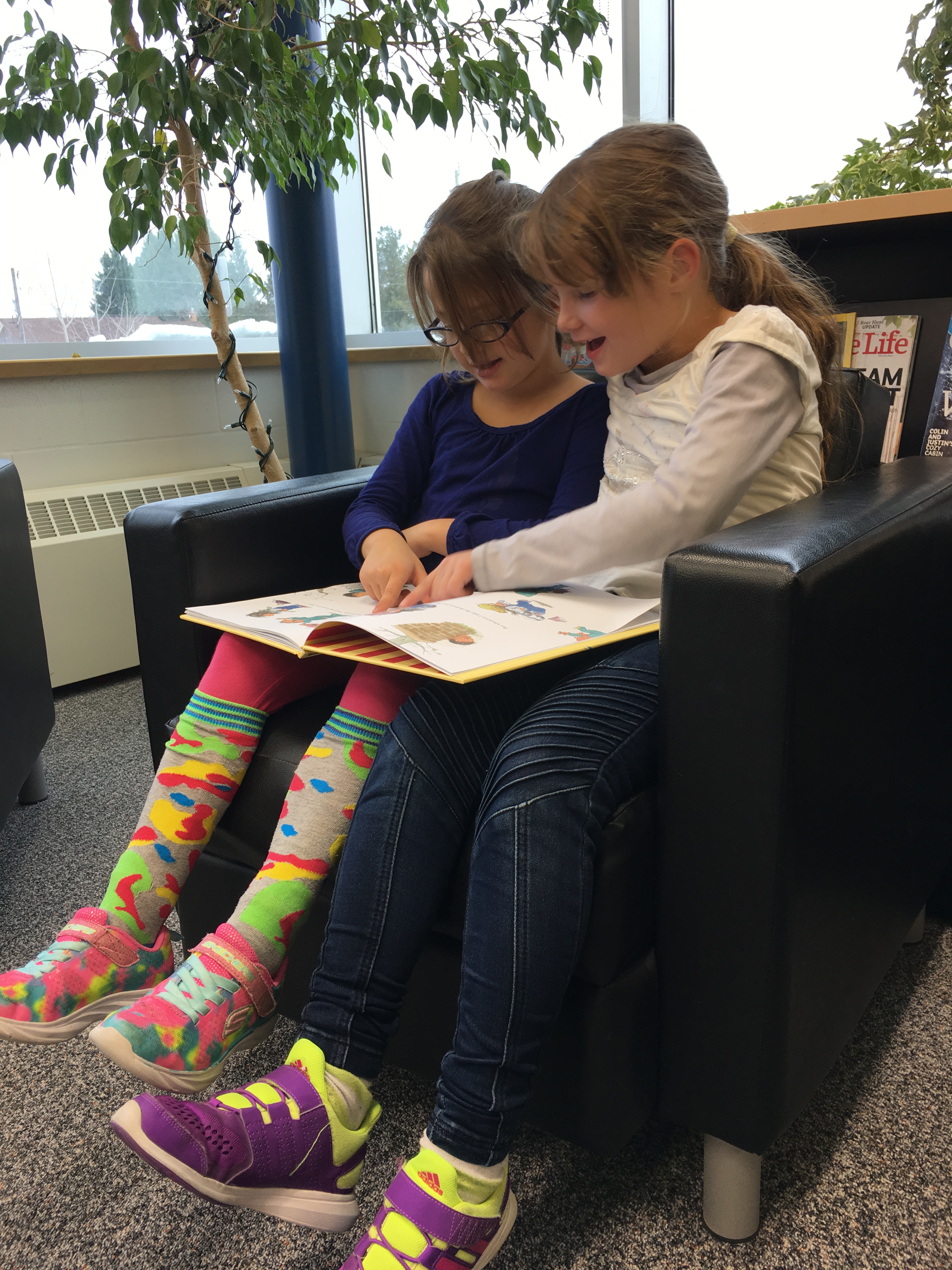 Students reading in the Hub